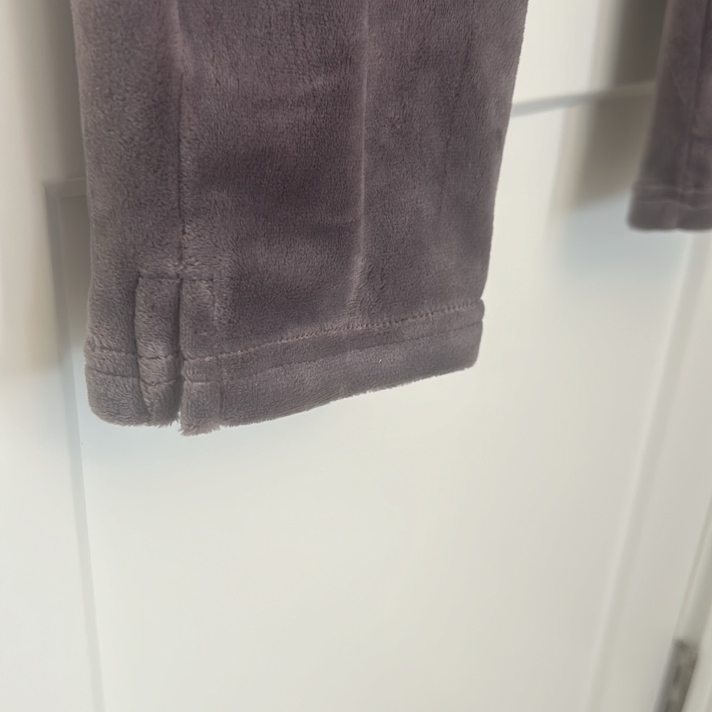 Super soft brand new with tags Ugg sweat pants - Picture 3 of 4